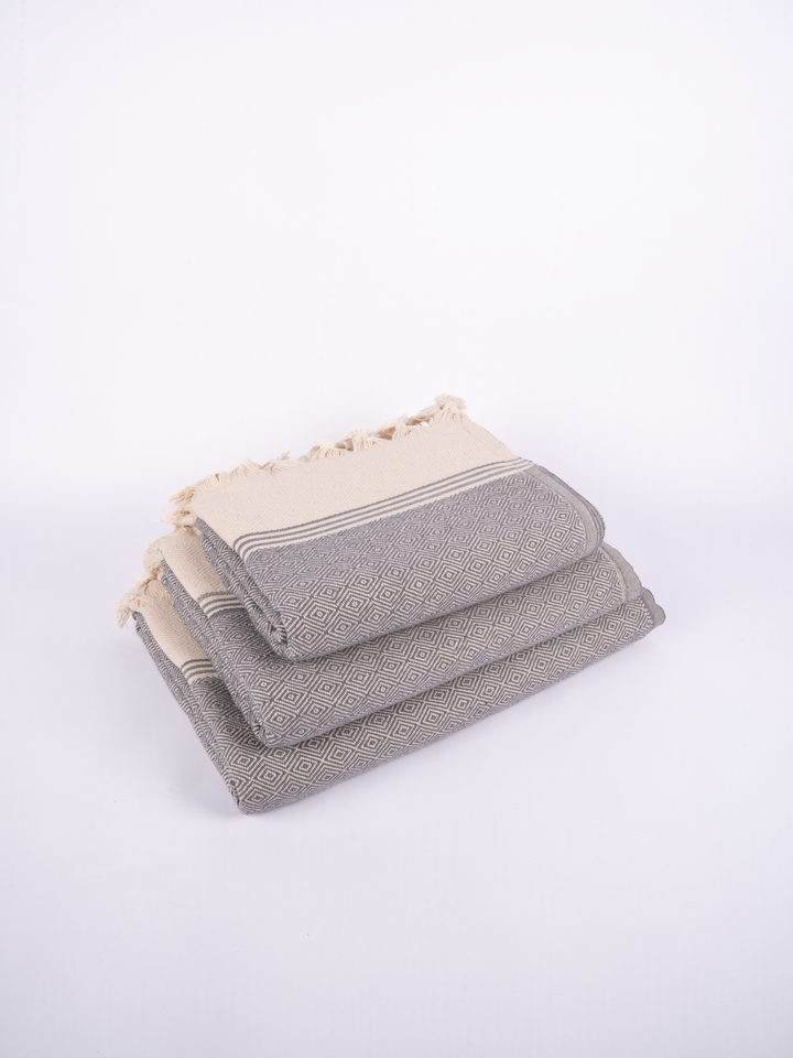 Sardes Throw
